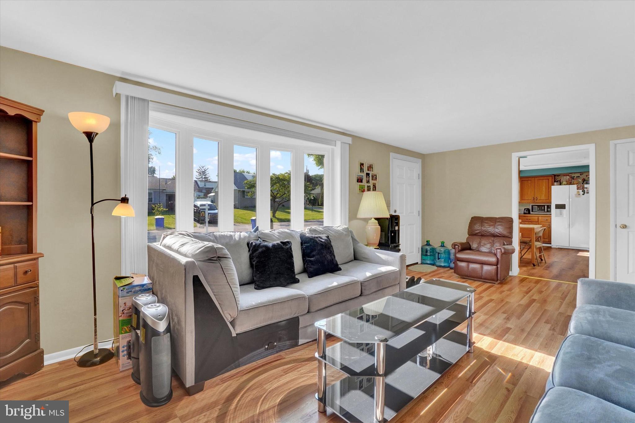 318 Lyndhurst Road York, PA 17402 - Photo 3 of 18 Gallery Image 3