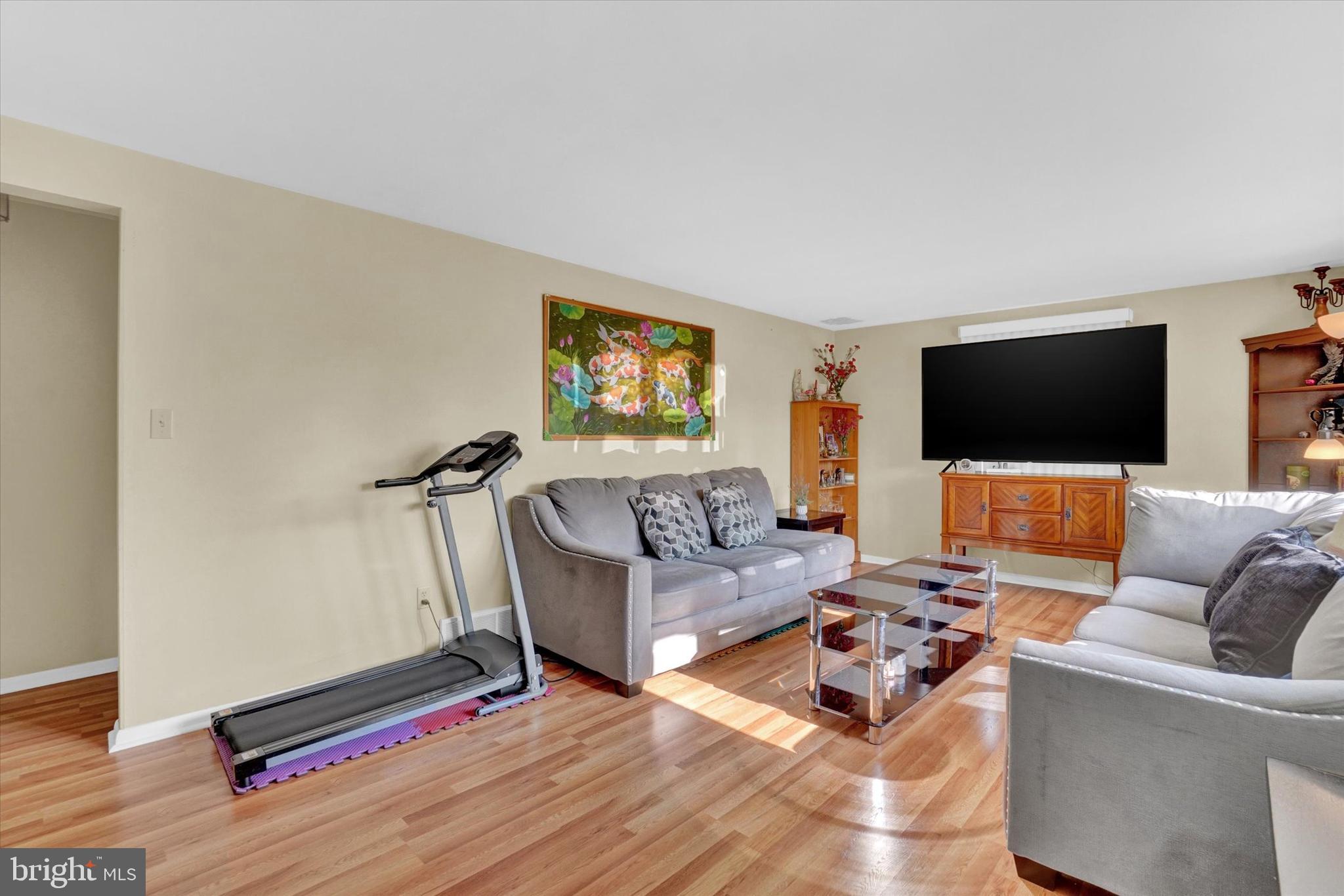 318 Lyndhurst Road York, PA 17402 - Photo 4 of 18 Gallery Image 4