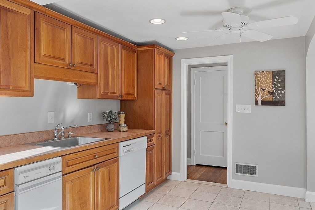 13 Sherwood Road Stoneham, MA 02180 - Photo 23 of 41 Gallery Image 23
