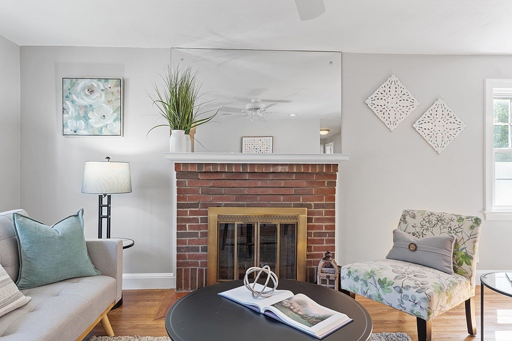13 Sherwood Road Stoneham, MA 02180 - Photo 5 of 41 Gallery Image 5