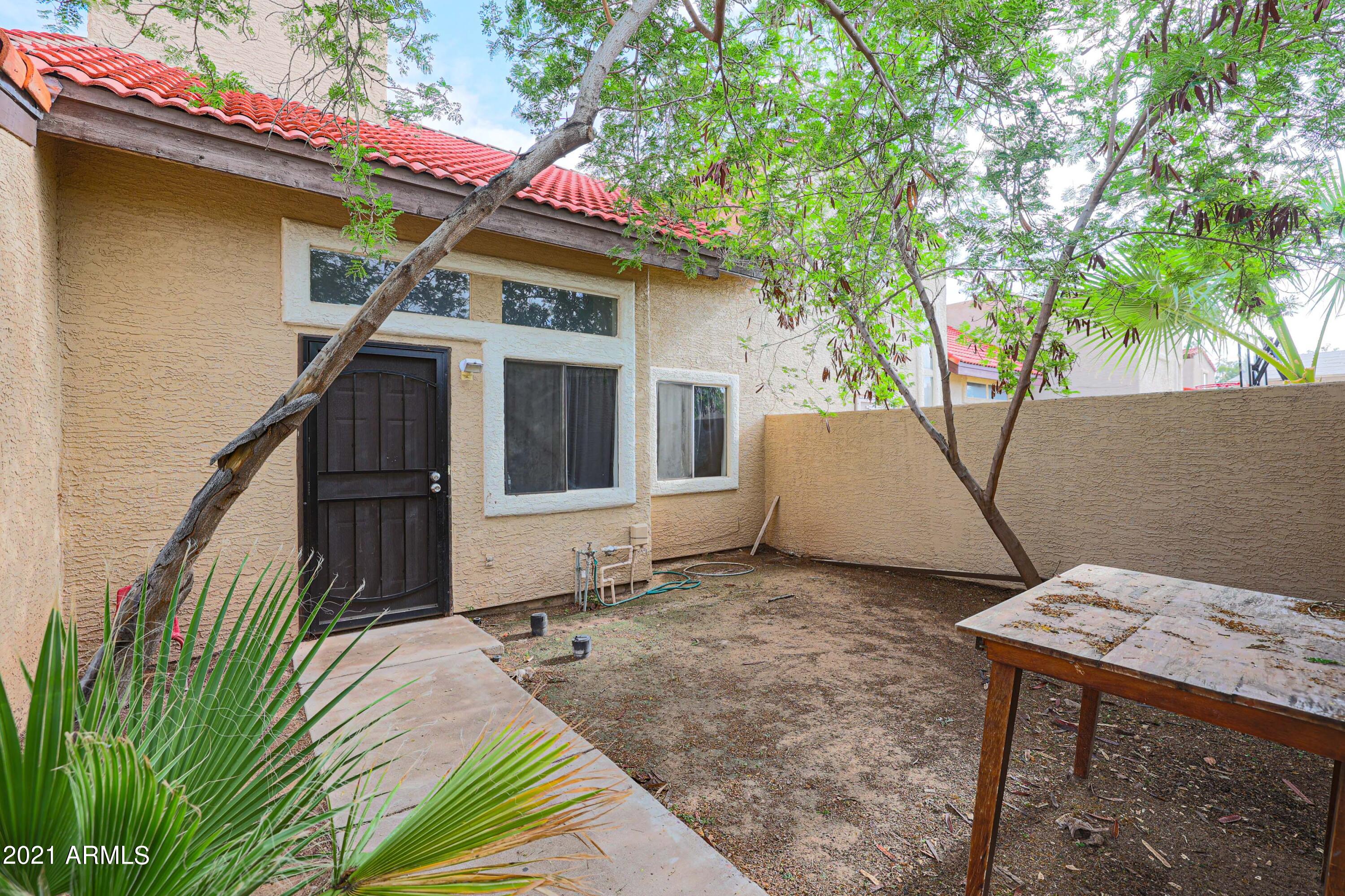 434 East Pecan Road Phoenix, AZ 85040 - Photo 18 of 20 Front Patio