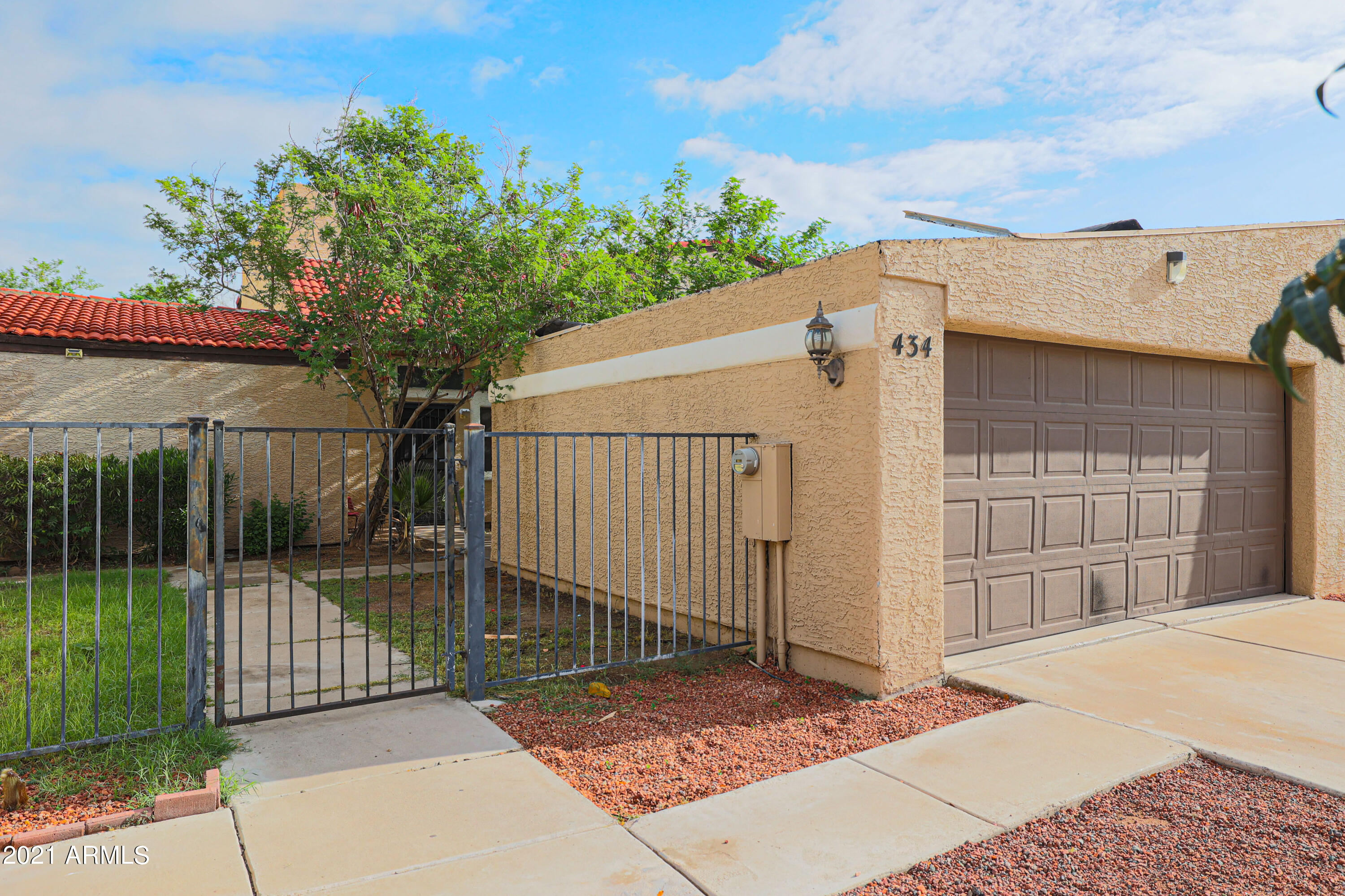 434 East Pecan Road Phoenix, AZ 85040 - Photo 20 of 20 Front walkway