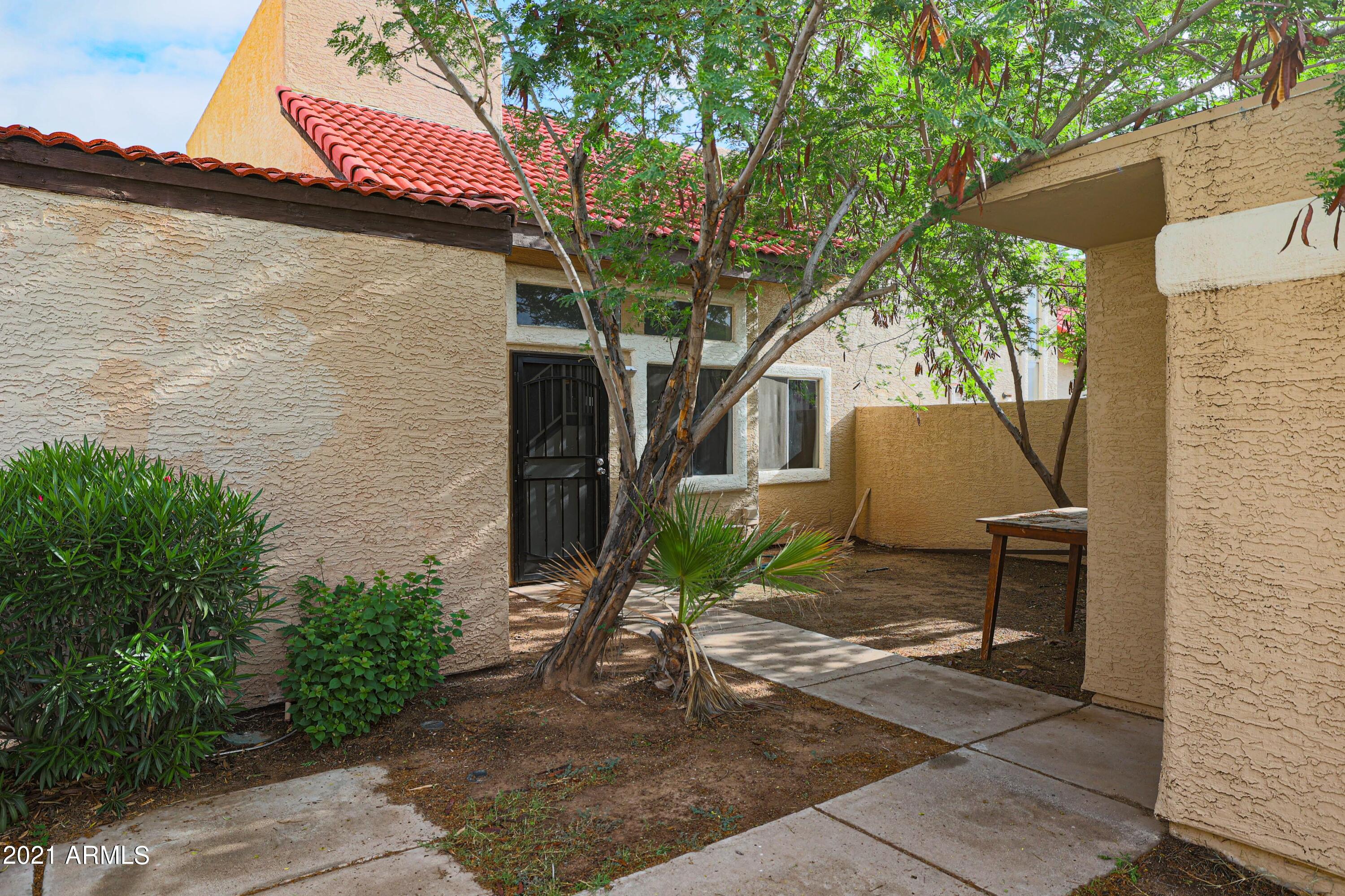 434 East Pecan Road Phoenix, AZ 85040 - Photo 2 of 20 Front Patio