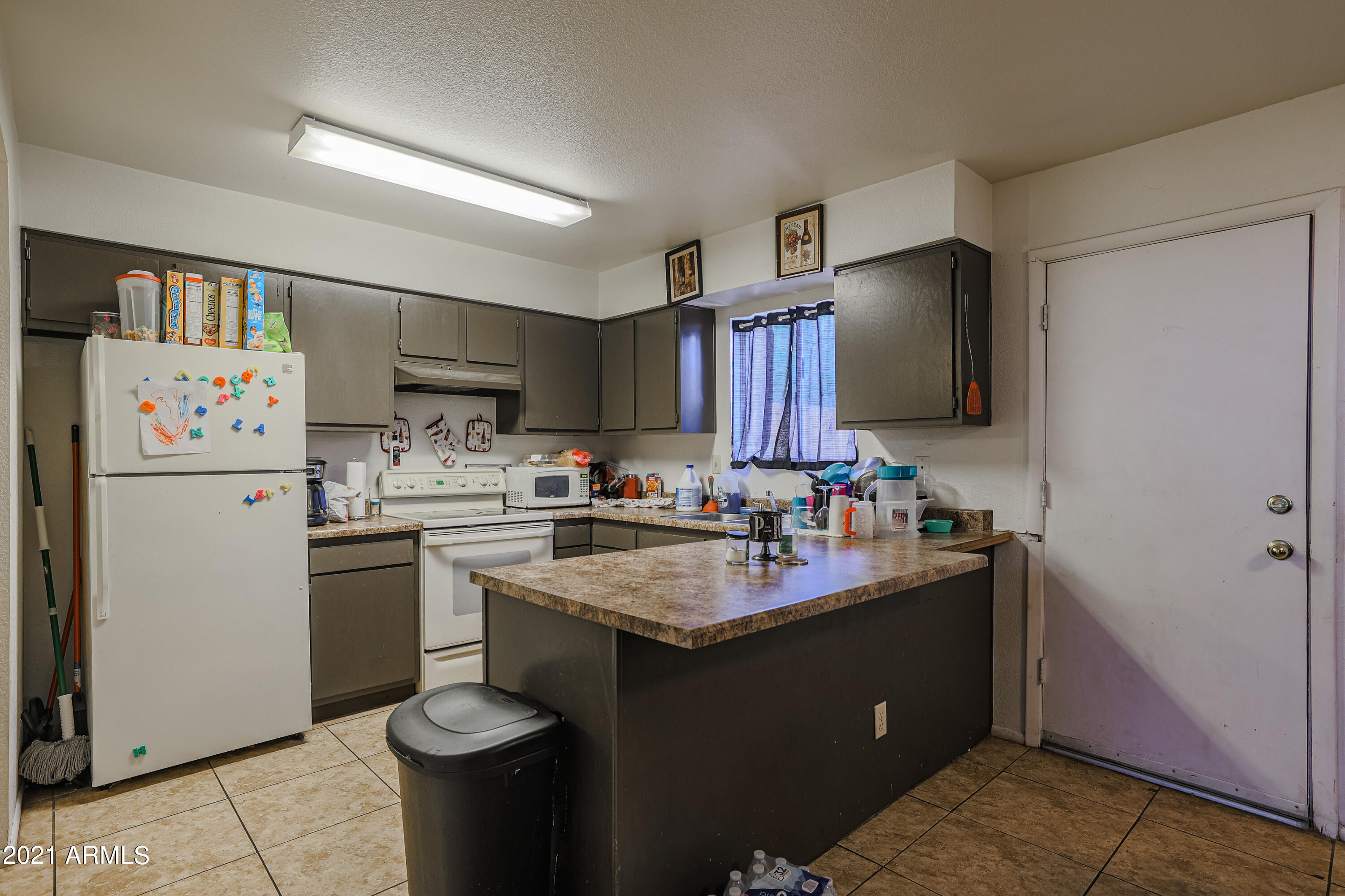 434 East Pecan Road Phoenix, AZ 85040 - Photo 6 of 20 Kitchen