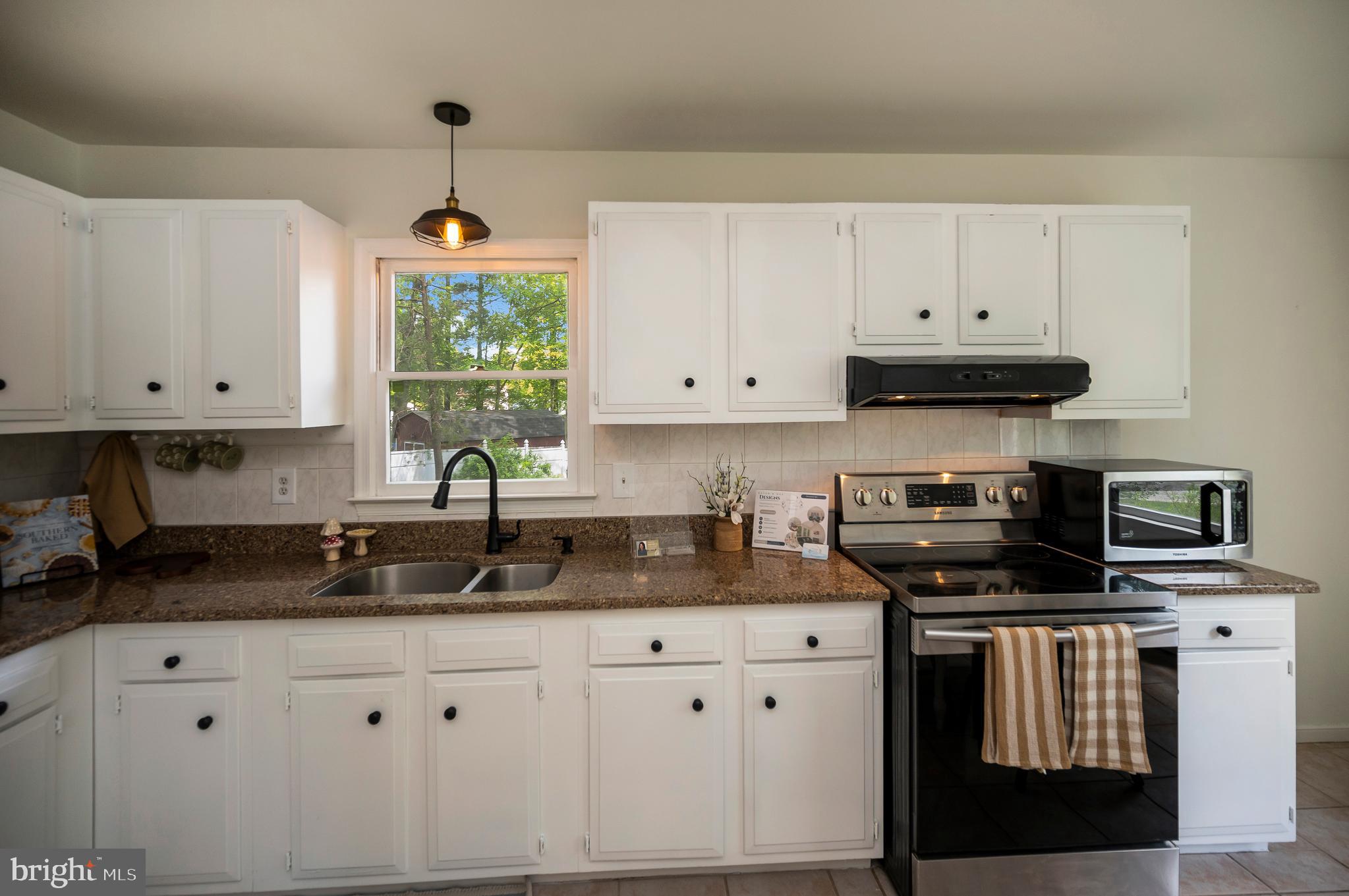 2601 Deerfield Road Ruther Glen, VA 22546 - Photo 20 of 51 Updated kitchen with modern range