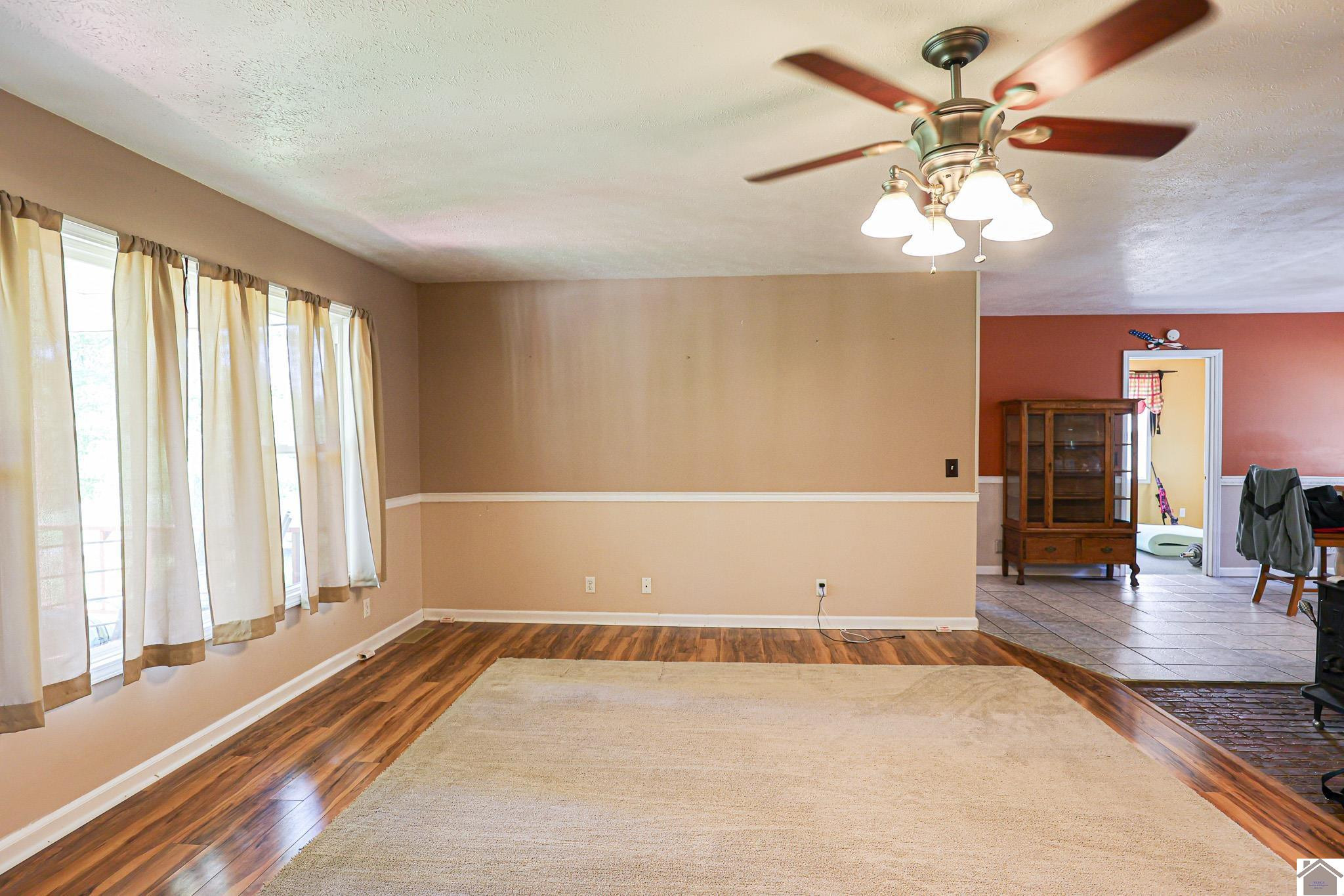 2733 Oak Level Elva Road Symsonia, KY 42082 - Photo 18 of 30 Living Room