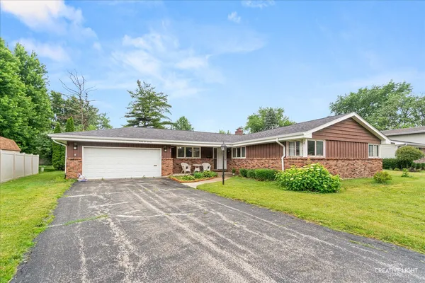 $365,000 | 2270 Sans Souci Drive, Aurora, IL 60506