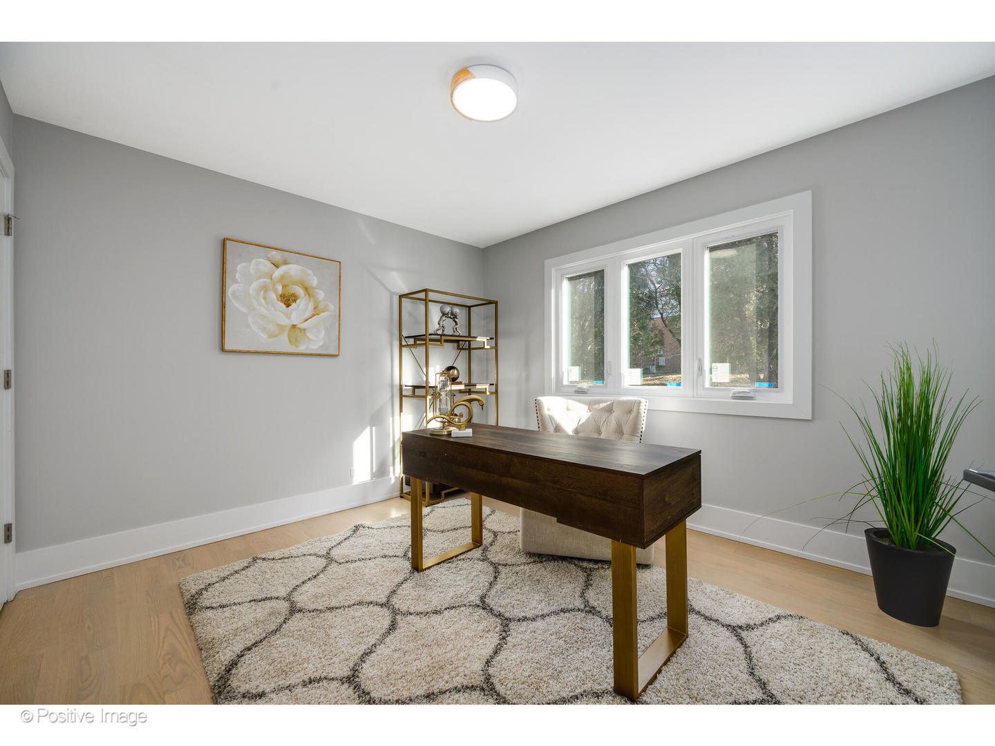 737 Valley Road Lake Forest, IL 60045 - Photo 6 of 17 a living room with furniture