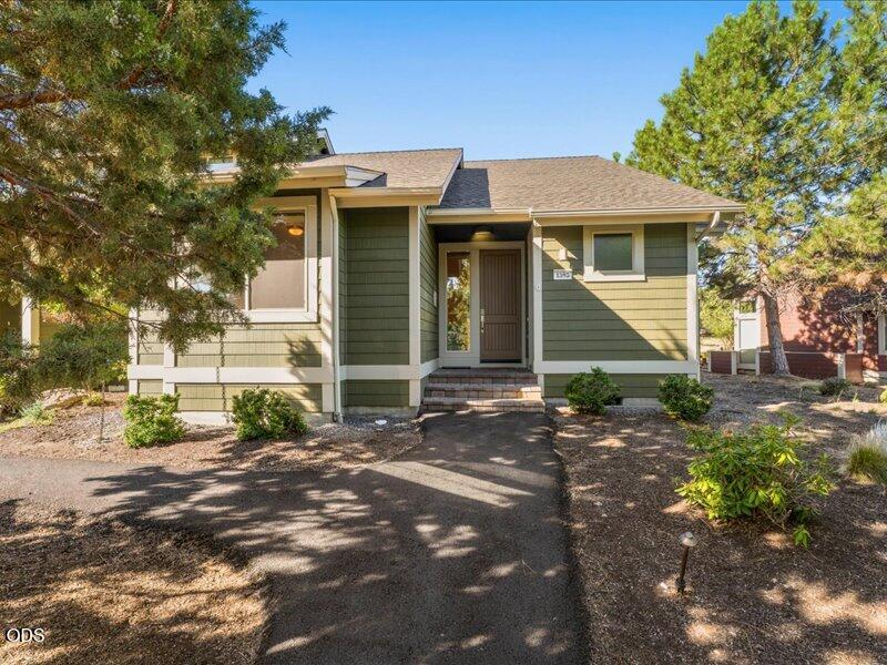 1395 Highland View Loop Redmond, OR 97756 - Photo 1 of 68