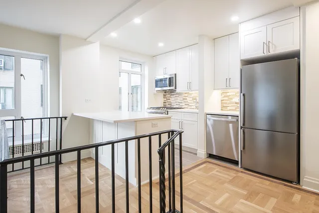 $749,000 | 20 East 35th Street, Unit 8K | Murray Hill