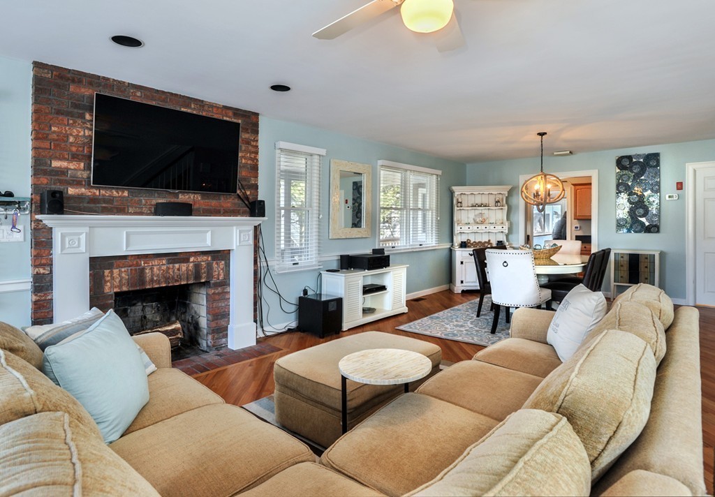 31 Pine Point Road Duxbury, MA 02332 - Photo 4 of 25 Gallery Image 4