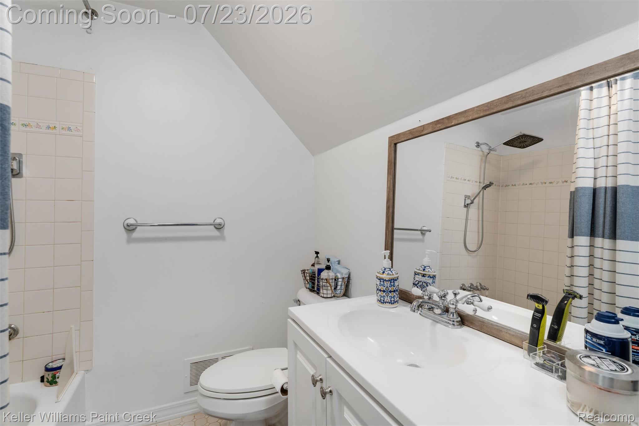 2611 Quail Run Street Rochester, MI 48306 - Photo 23 of 48 Bathroom featuring a single vanity with storage, a spacious mirror, and a bathtub with a tiled shower surround