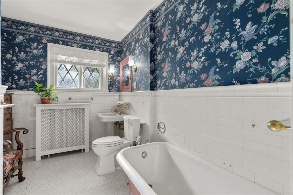 22 Whitman Road Worcester, MA 01609 - Photo 9 of 42