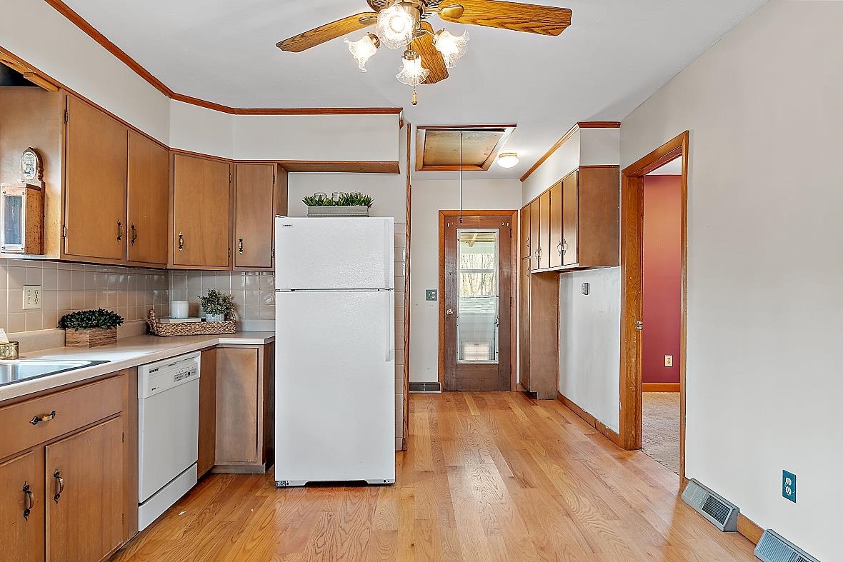 17 Ash Street Windham, NH 03087 - Photo 6 of 38