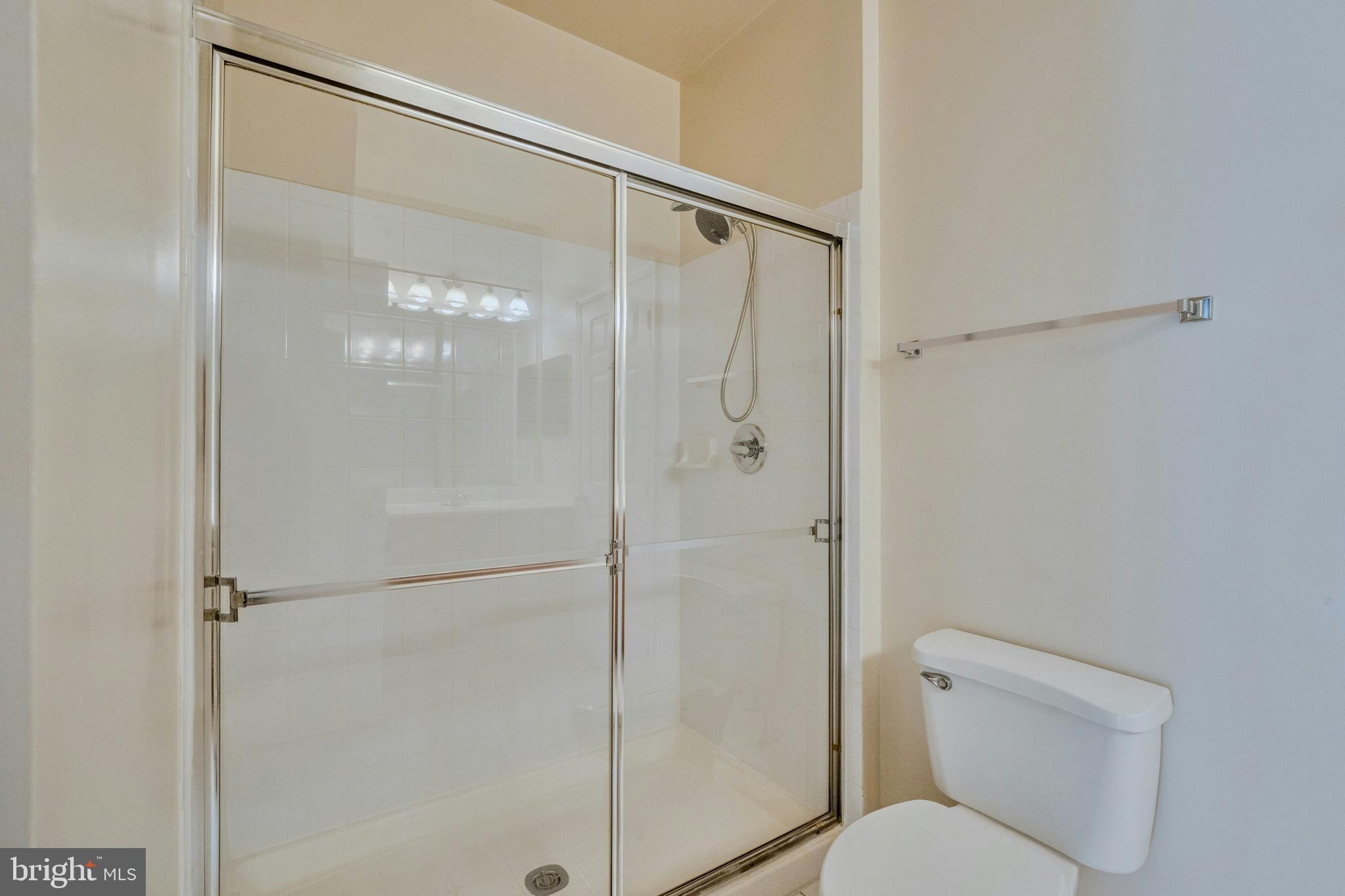 1520 North Point Drive, Unit 30202 Reston, VA 20194 - Photo 25 of 29 Second Full Bath