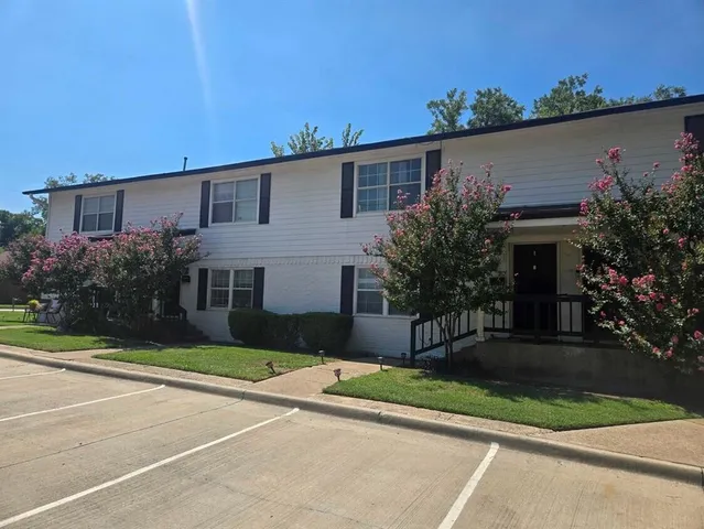 $1,045,500 | 210 Austin Street, Grapevine, TX 76051