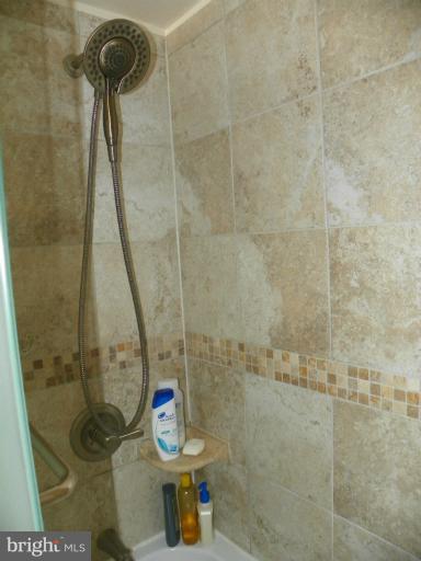 2241 Castle Rock Square, Unit 12C Reston, VA 20191 - Photo 12 of 17 Hall Bath
