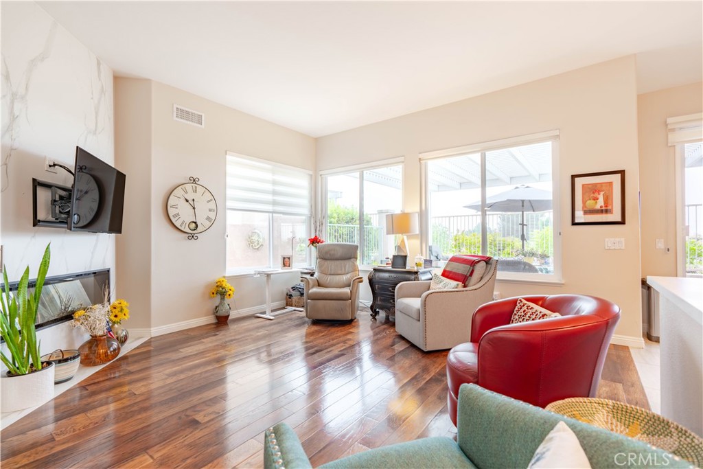 21511 Canaria Mission Viejo, CA 92692 - Photo 12 of 62 Open, bright living room