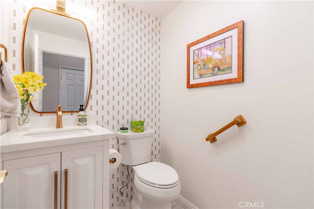 21511 Canaria Mission Viejo, CA 92692 - Photo 33 of 62 Guest bath. Notice the gold-trim accents. So modern!