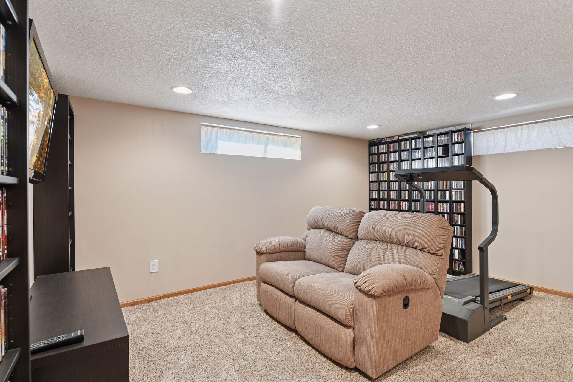 9039 18th Avenue South Bloomington, MN 55425 - Photo 19 of 27