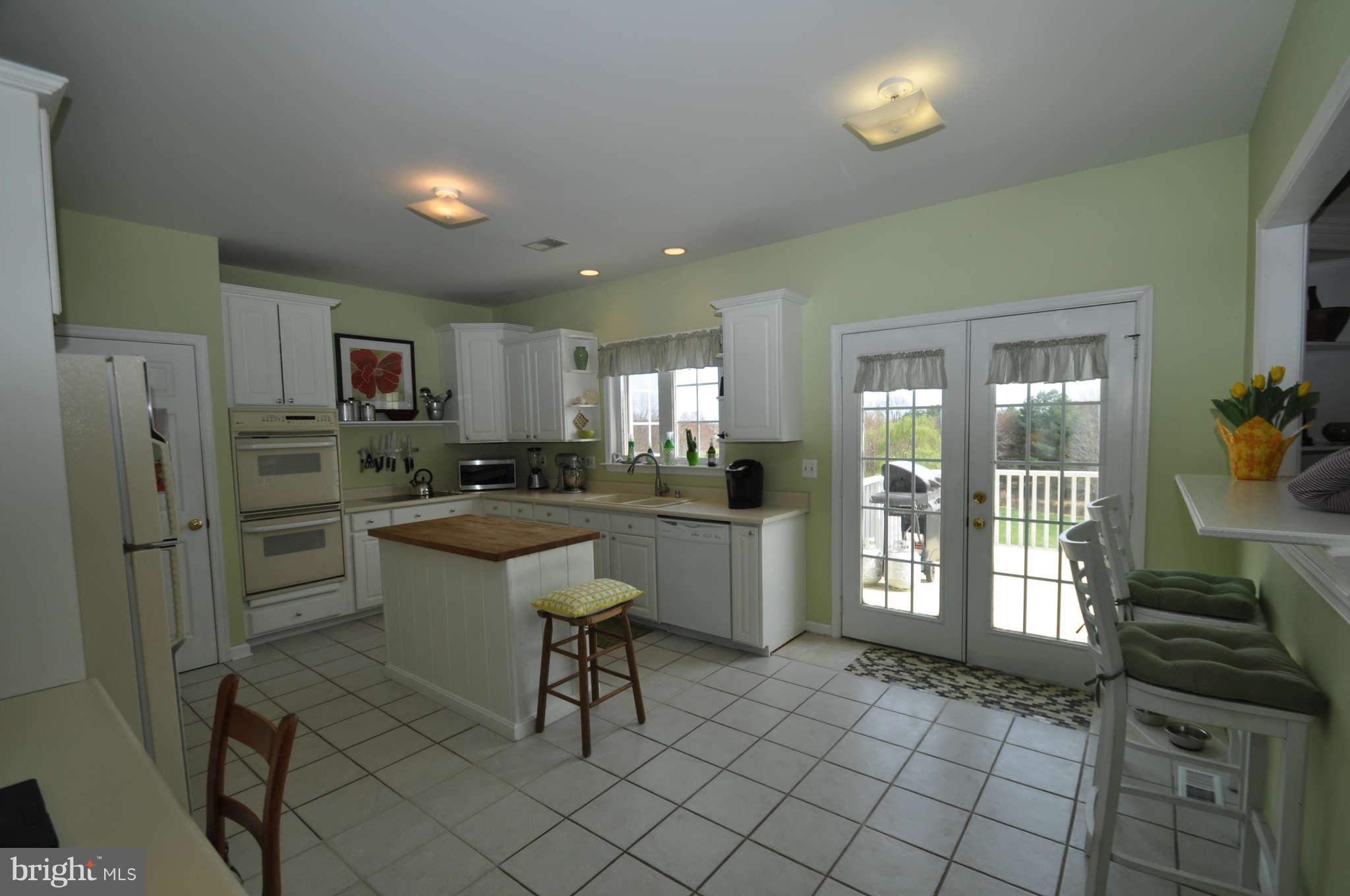 17531 Country View Way Mount Airy, MD 21771 - Photo 7 of 30 French Doors in Kitchen open to upper level Deck