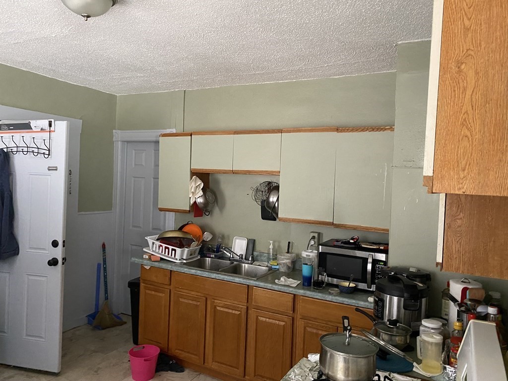 6-10 Commonwealth Avenue Springfield, MA 01108 - Photo 9 of 14