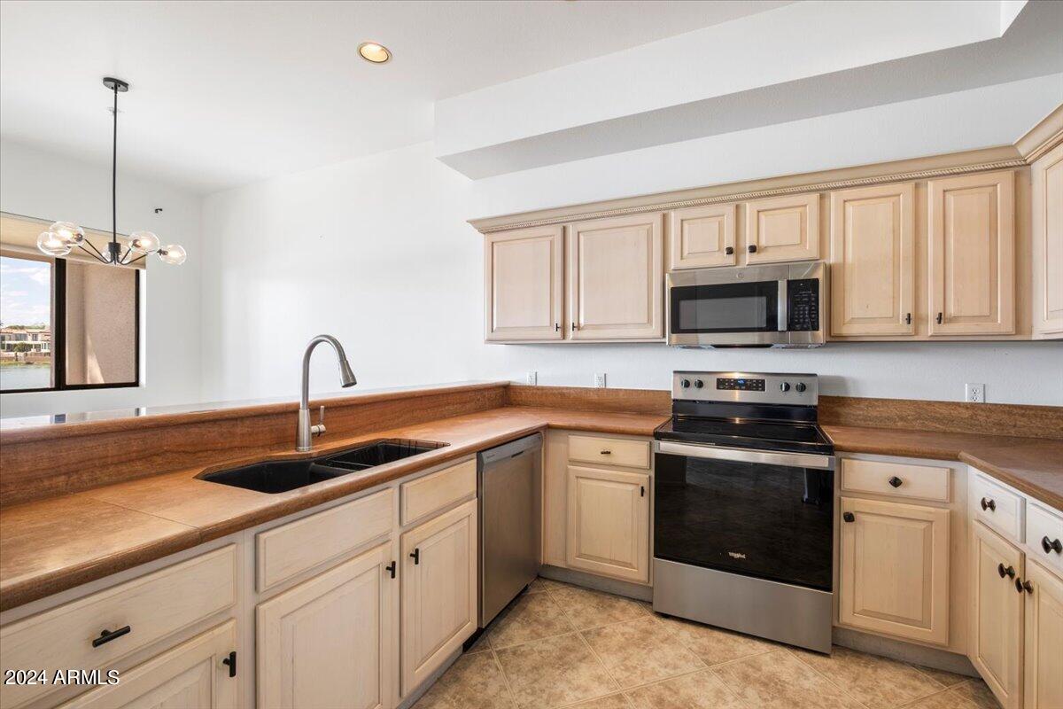 8270 North Hayden Road, Unit 1010 Scottsdale, AZ 85258 - Photo 14 of 25 06-66620738