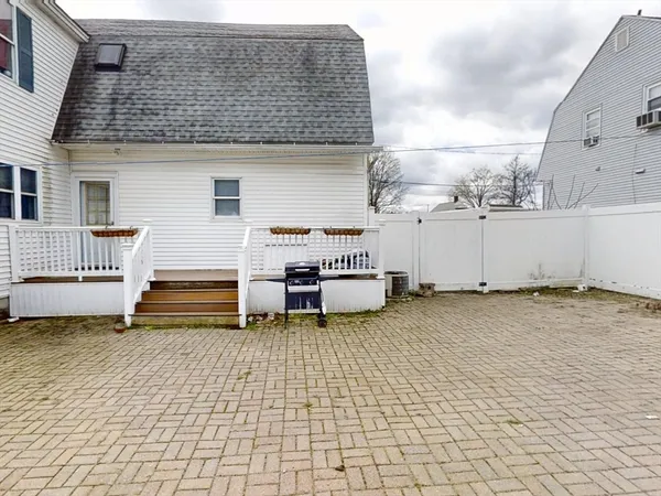 $2,700 | 5 Alder Street, Unit 5, Dracut, MA 01826