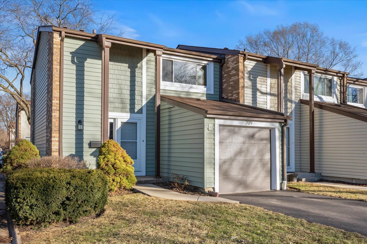 709 Lakeside Cir Drive Wheeling, IL 60090 - Photo 1 of 1 a view of a house with a backyard
