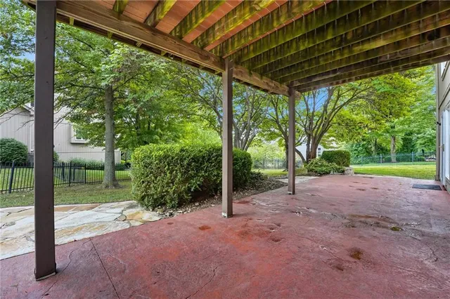 $725,000 | 7005 Barth Road, Shawnee, KS 66226