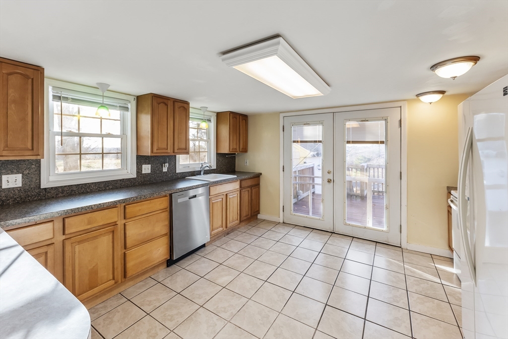 51 Overlook Road Weymouth, MA 02189 - Photo 12 of 32 Gallery Image 12