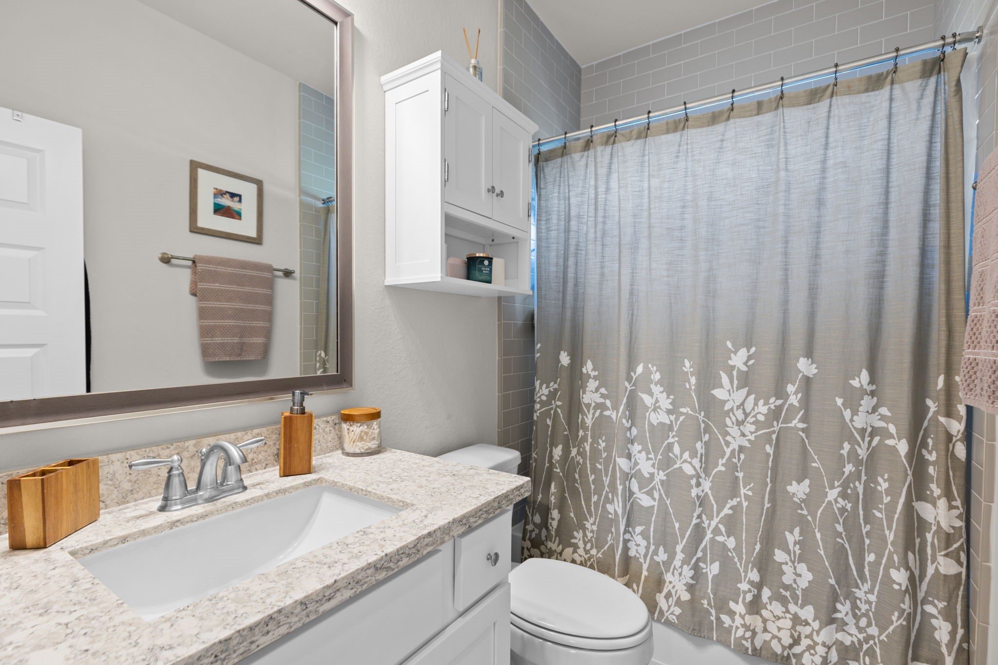 4004 Centre Meadow Way Houston, TX 77043 - Photo 29 of 33 Another upstairs bathroom
