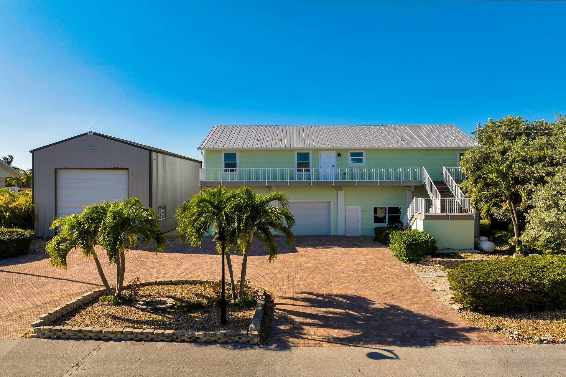 415 Sombrero Beach Road Marathon, FL 33050 - Photo 7 of 40 Front of House from Street