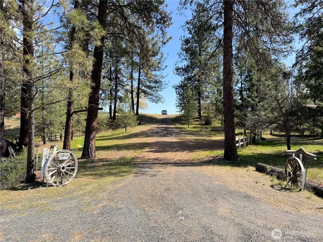 $284,500 | 40838 Porcupine Bay Road, Davenport, WA 99122