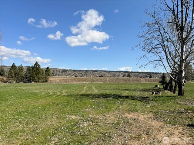 $284,500 | 40838 Porcupine Bay Road, Davenport, WA 99122