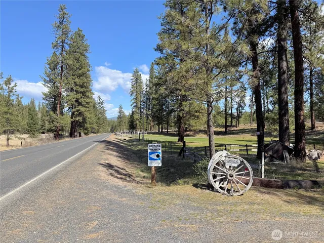 $284,500 | 40838 Porcupine Bay Road, Davenport, WA 99122