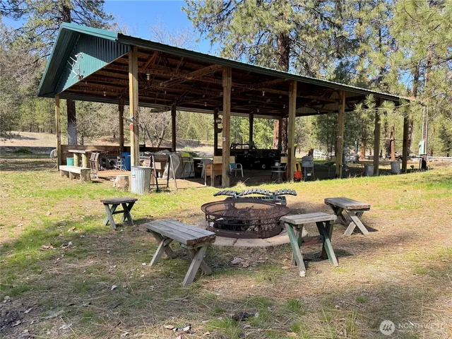 $284,500 | 40838 Porcupine Bay Road, Davenport, WA 99122