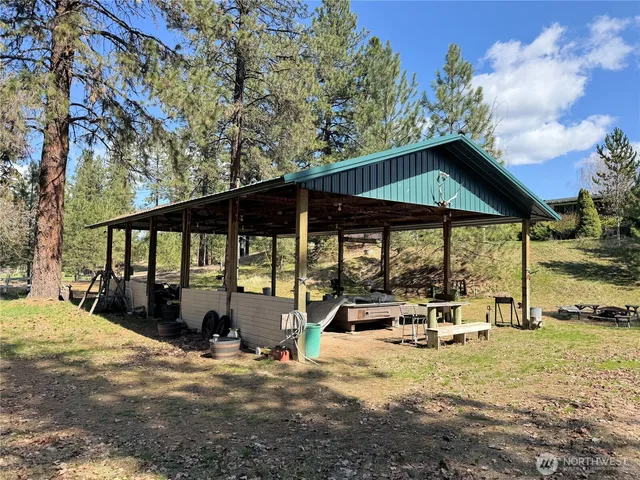 $284,500 | 40838 Porcupine Bay Road, Davenport, WA 99122