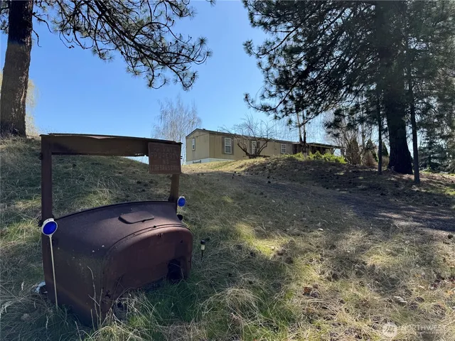 $284,500 | 40838 Porcupine Bay Road, Davenport, WA 99122