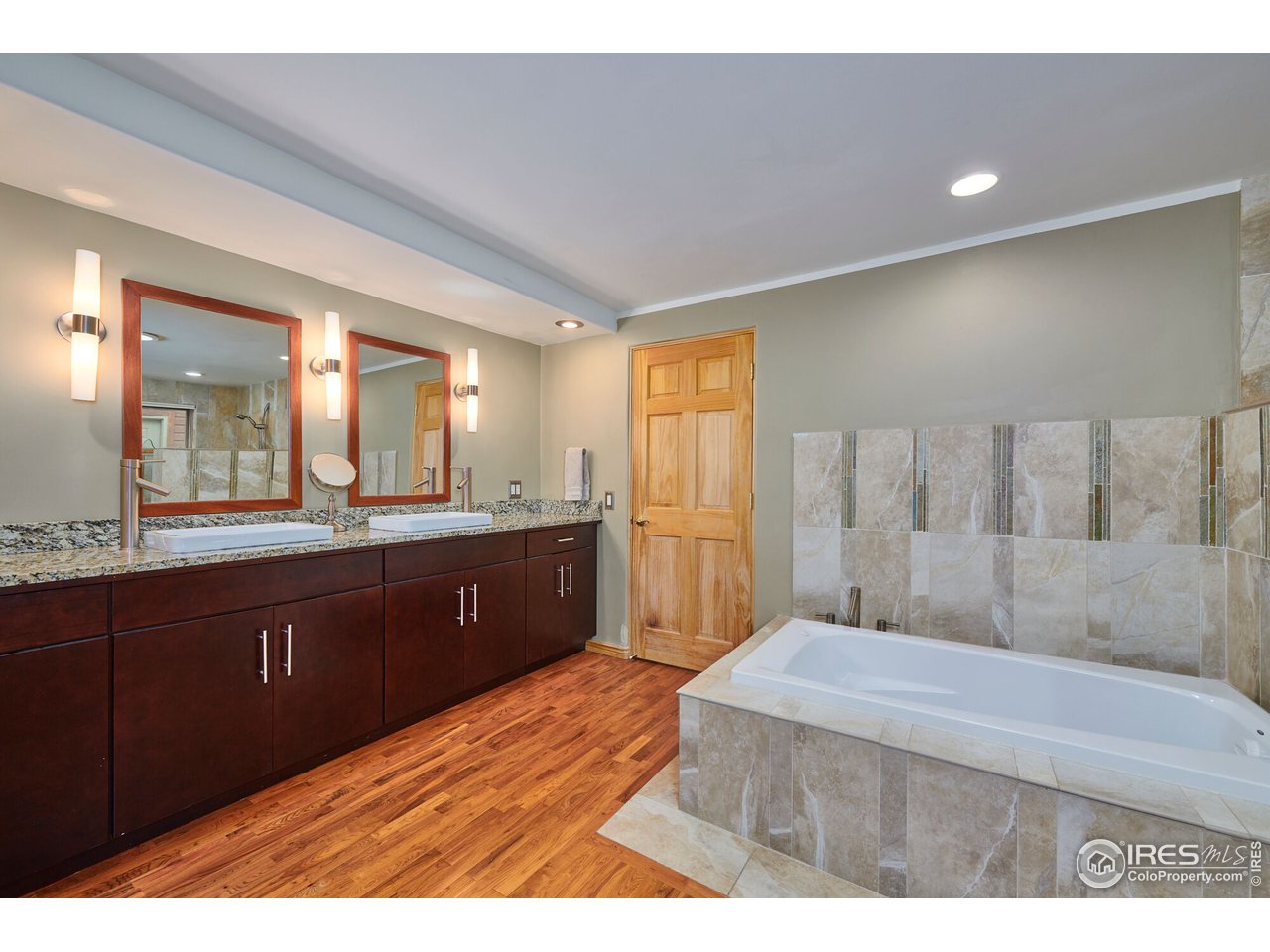 122 Gap Road Black Hawk, CO 80422 - Photo 11 of 37 Luxury Master Bath with TIle and Jetted Tub