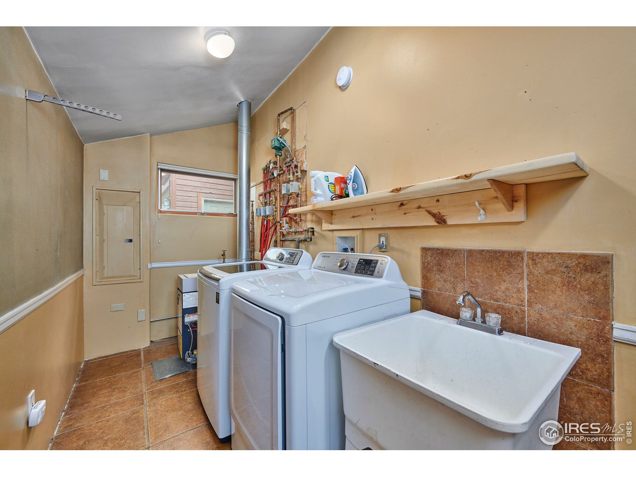 122 Gap Road Black Hawk, CO 80422 - Photo 16 of 37 Laundry Room