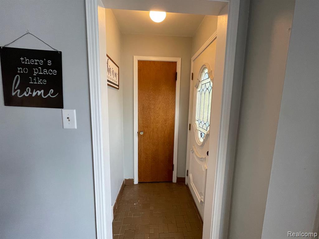 7431 Coolidge Street Center Line, MI 48015 - Photo 3 of 19