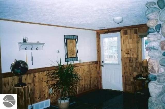 534 East Narlock Road Maple City, MI 49664 - Photo 5 of 9 1671250-4.JPG
