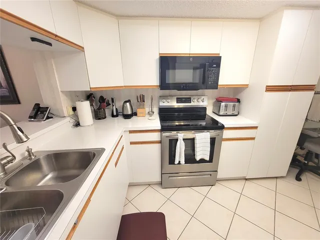 $175,000 | 6507 Stone River Road, Unit 302, Bradenton, FL 34203