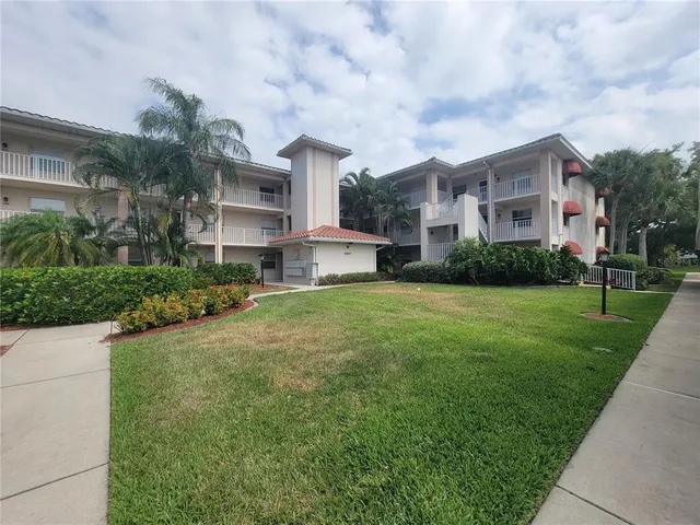 $175,000 | 6507 Stone River Road, Unit 302, Bradenton, FL 34203