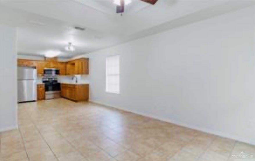 241 East 19th Street, Unit 3 Weslaco, TX 78596 - Photo 4 of 10 a view of a livingroom with furniture and a kitchen