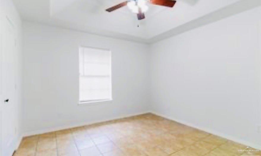 241 East 19th Street, Unit 3 Weslaco, TX 78596 - Photo 8 of 10 an empty room with a window