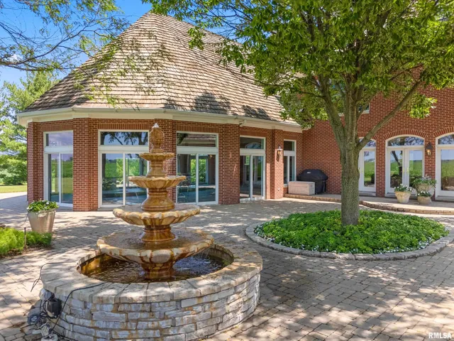 $1,595,000 | 18775 Unsicker Road, Groveland, IL 61535
