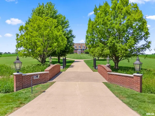 $1,595,000 | 18775 Unsicker Road, Groveland, IL 61535