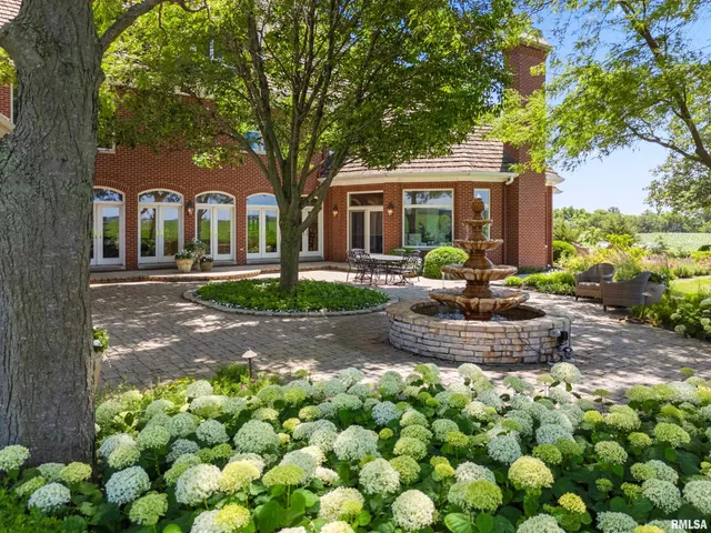 $1,595,000 | 18775 Unsicker Road, Groveland, IL 61535
